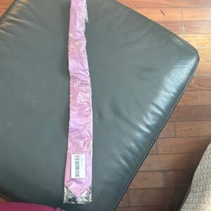 Elegant wisteria tie